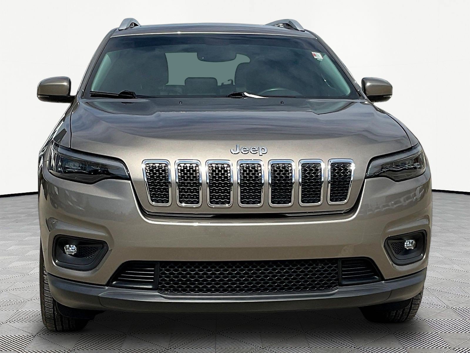 Used 2019 Jeep Cherokee Latitude Plus w/ Comfort/Convenience Group AWD/4WD image 2