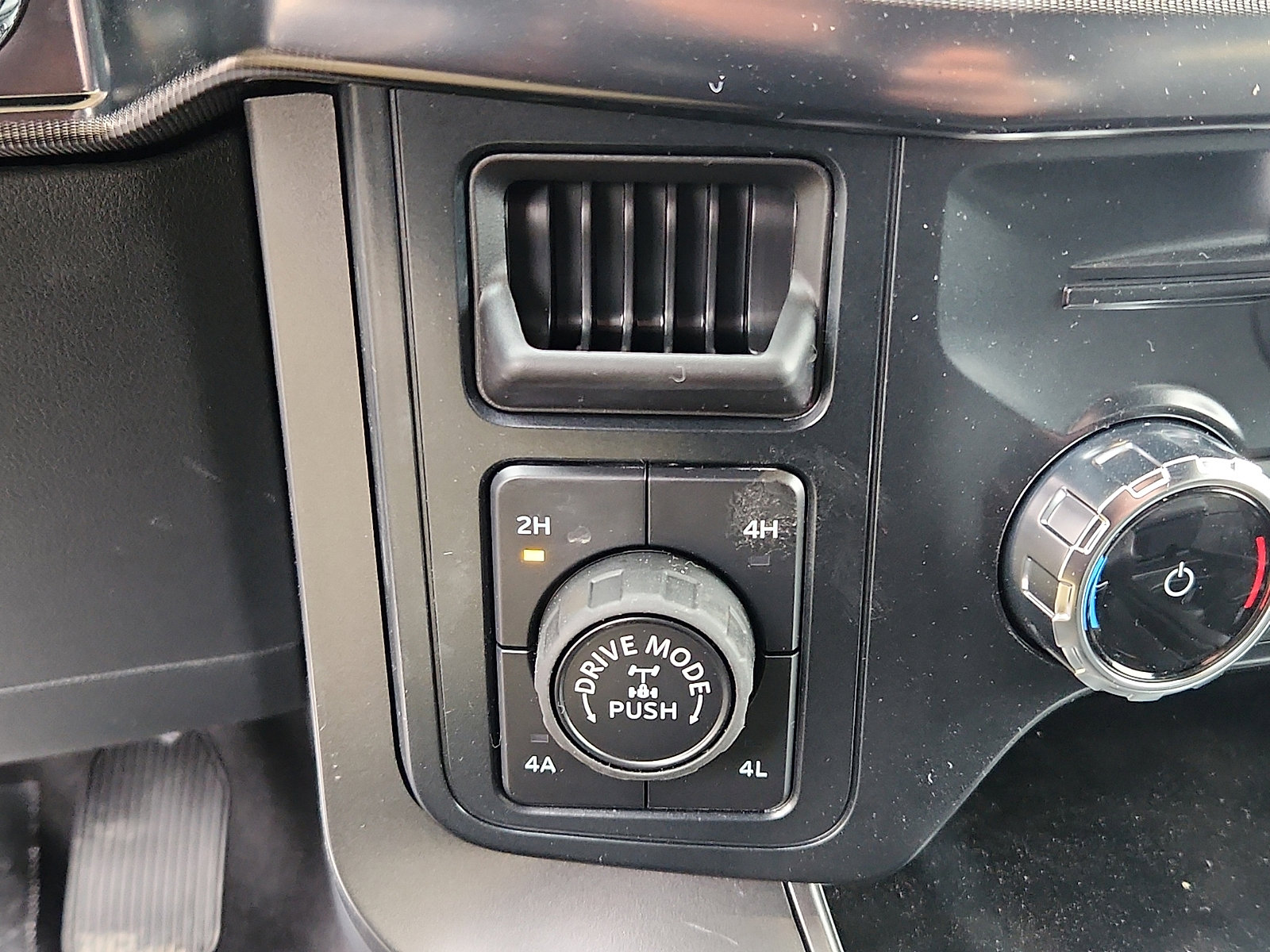 New 2026 Ford F150 Lariat w/ Equipment Group 501A Mid image 16