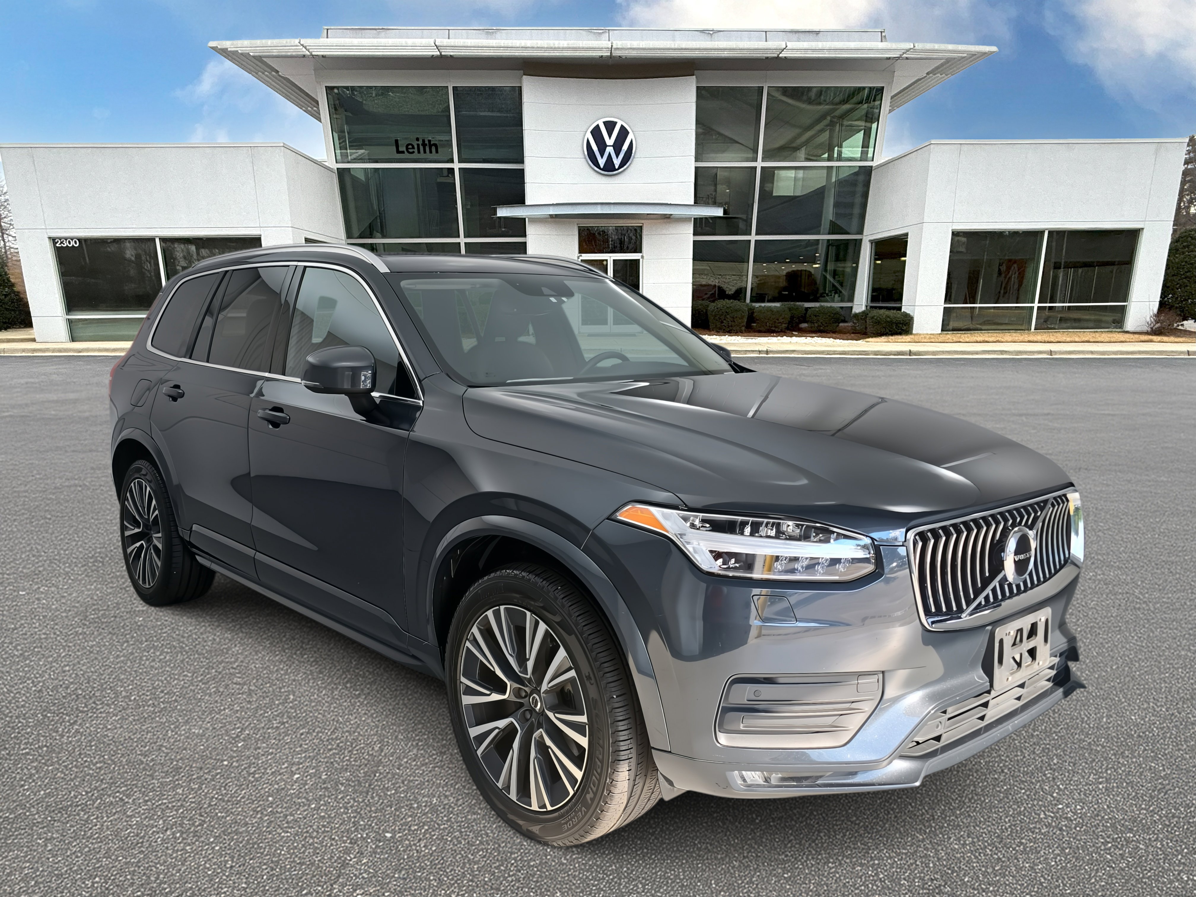 Used 2022 Volvo XC90 T5 Momentum w/ Climate Package