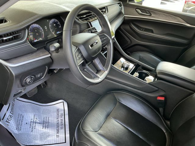 Used 2023 Jeep Grand Cherokee Limited AWD/4WD image 16