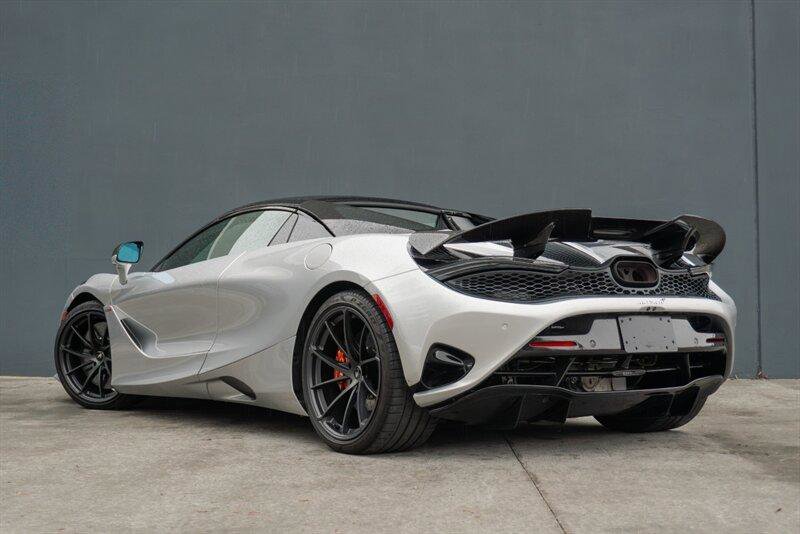 Used 2024 McLaren 750S Spider image 12