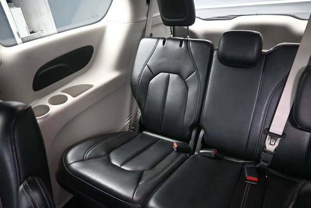 Used 2023 Chrysler Pacifica Touring-L FWD image 30