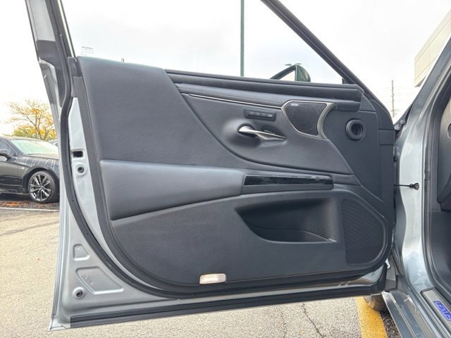 Used 2024 Lexus ES 300h w/ Accessory Package (Z2) FWD image 11