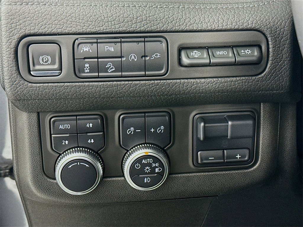 Used 2021 GMC Yukon Denali w/ Denali Premium Package image 11