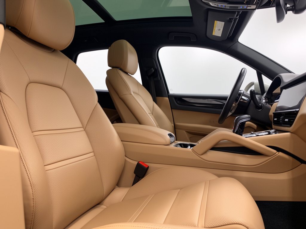 Used 2023 Porsche Cayenne AWD/4WD image 30