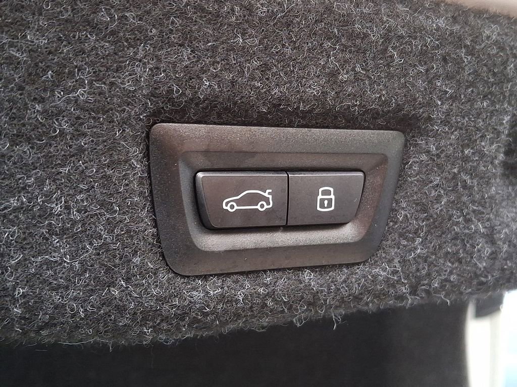 Used 2025 BMW i5 xDrive40 w/ Executive Package image 27