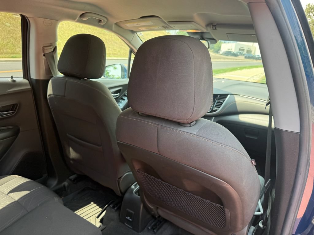 Used 2020 Chevrolet Trax LT AWD/4WD image 25