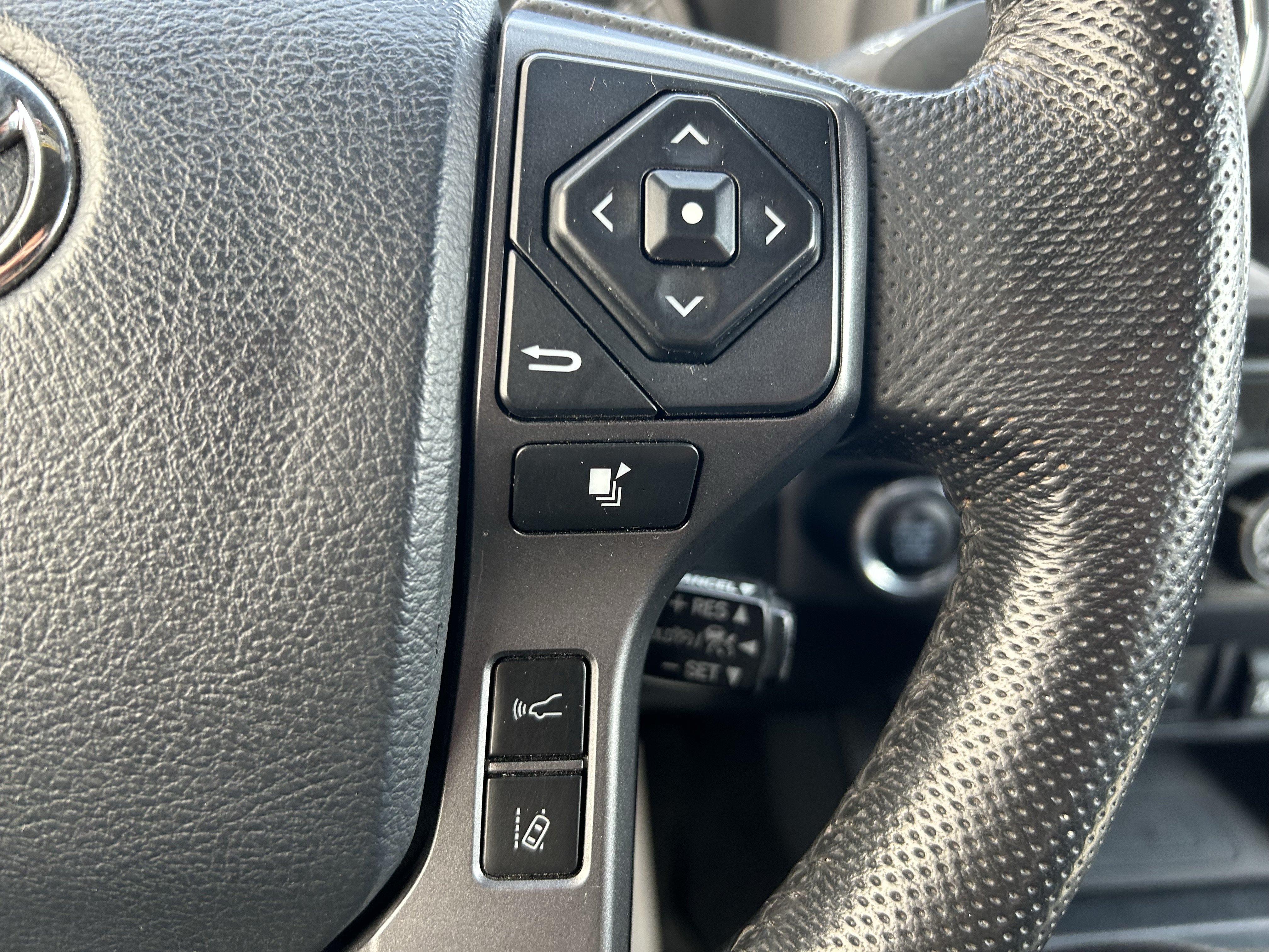 Used 2020 Toyota Tacoma TRD Sport w/ Technology Package AWD/4WD image 24