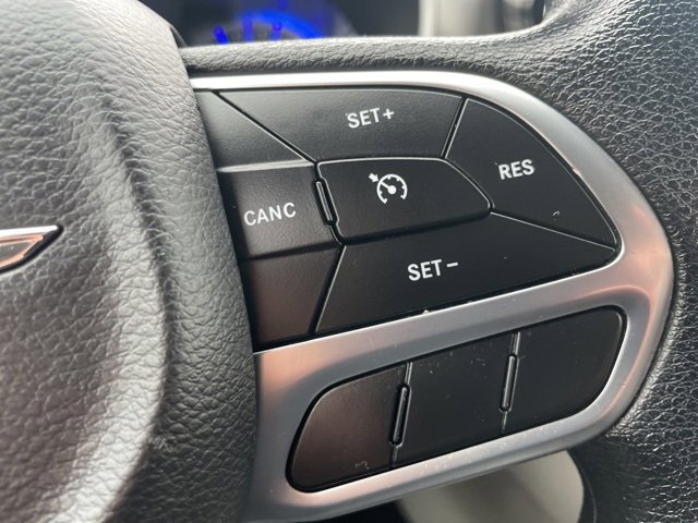 Used 2020 Chrysler Pacifica Touring w/ Tire & Wheel Group image 22