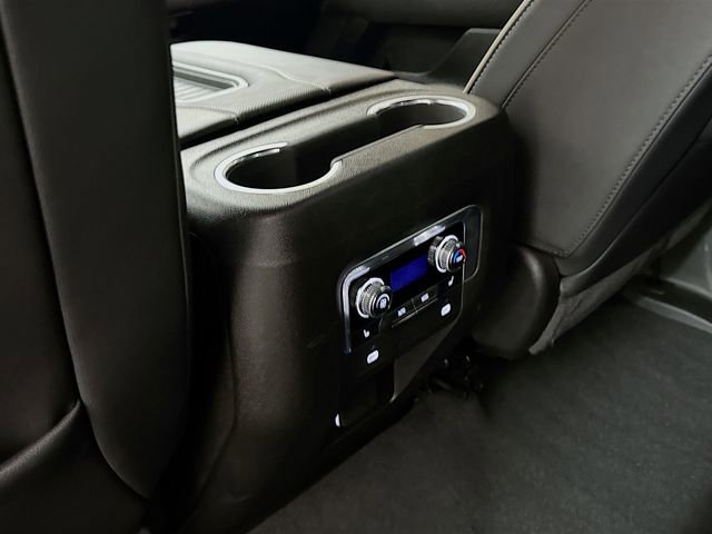 Used 2024 GMC Yukon XL SLT w/ SLT Luxury Package image 27