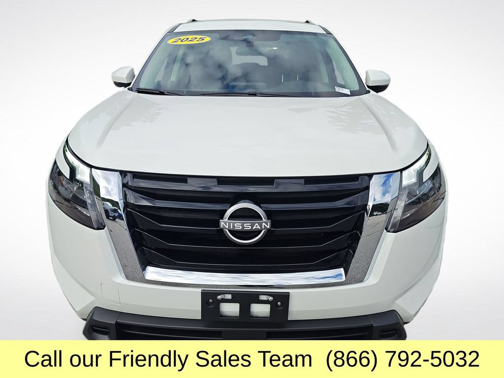 Used 2025 Nissan Pathfinder SV AWD/4WD image 9