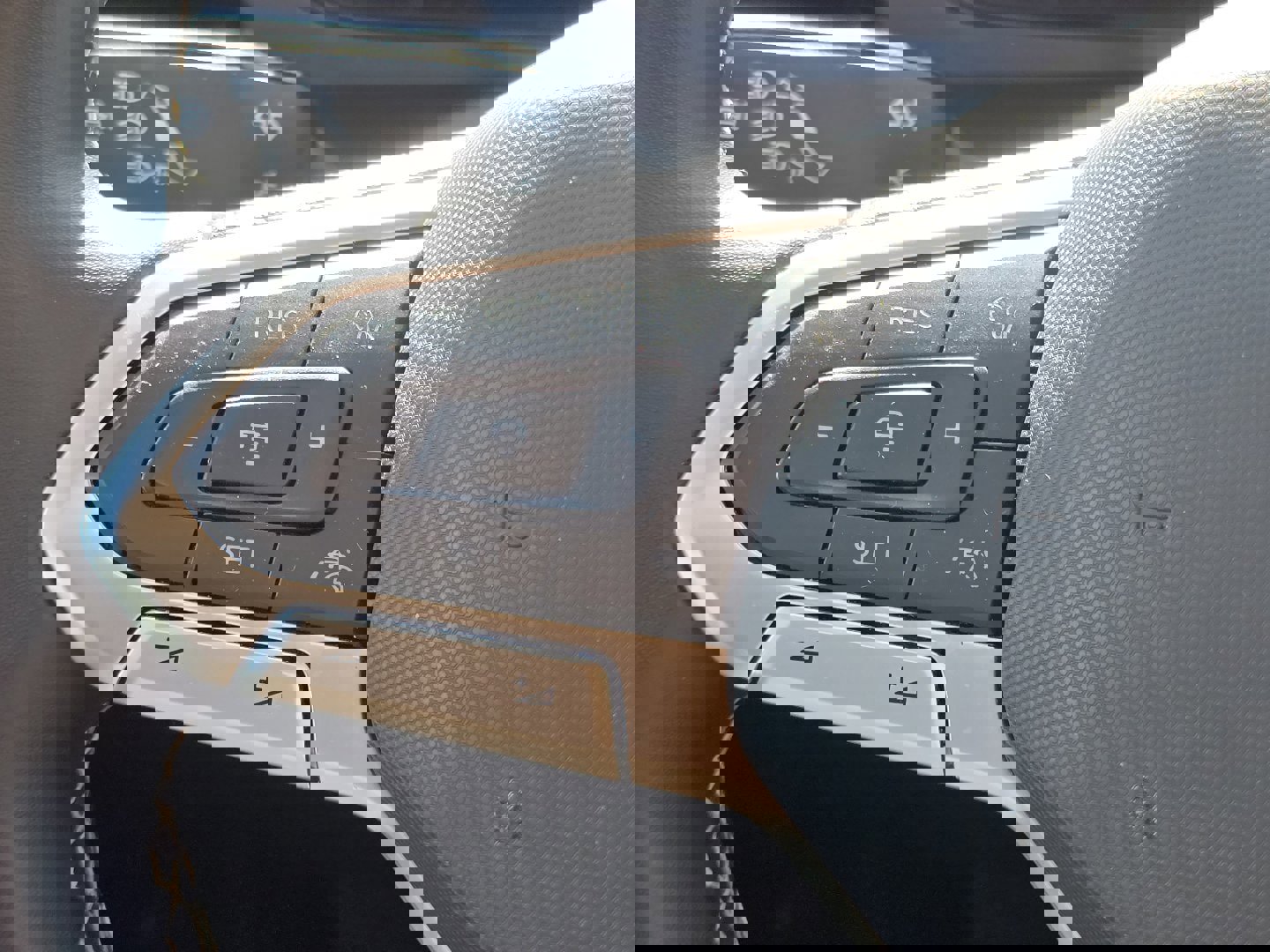 Used 2024 Volkswagen Taos SE image 11