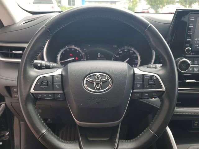 Used 2022 Toyota Highlander XLE FWD image 19