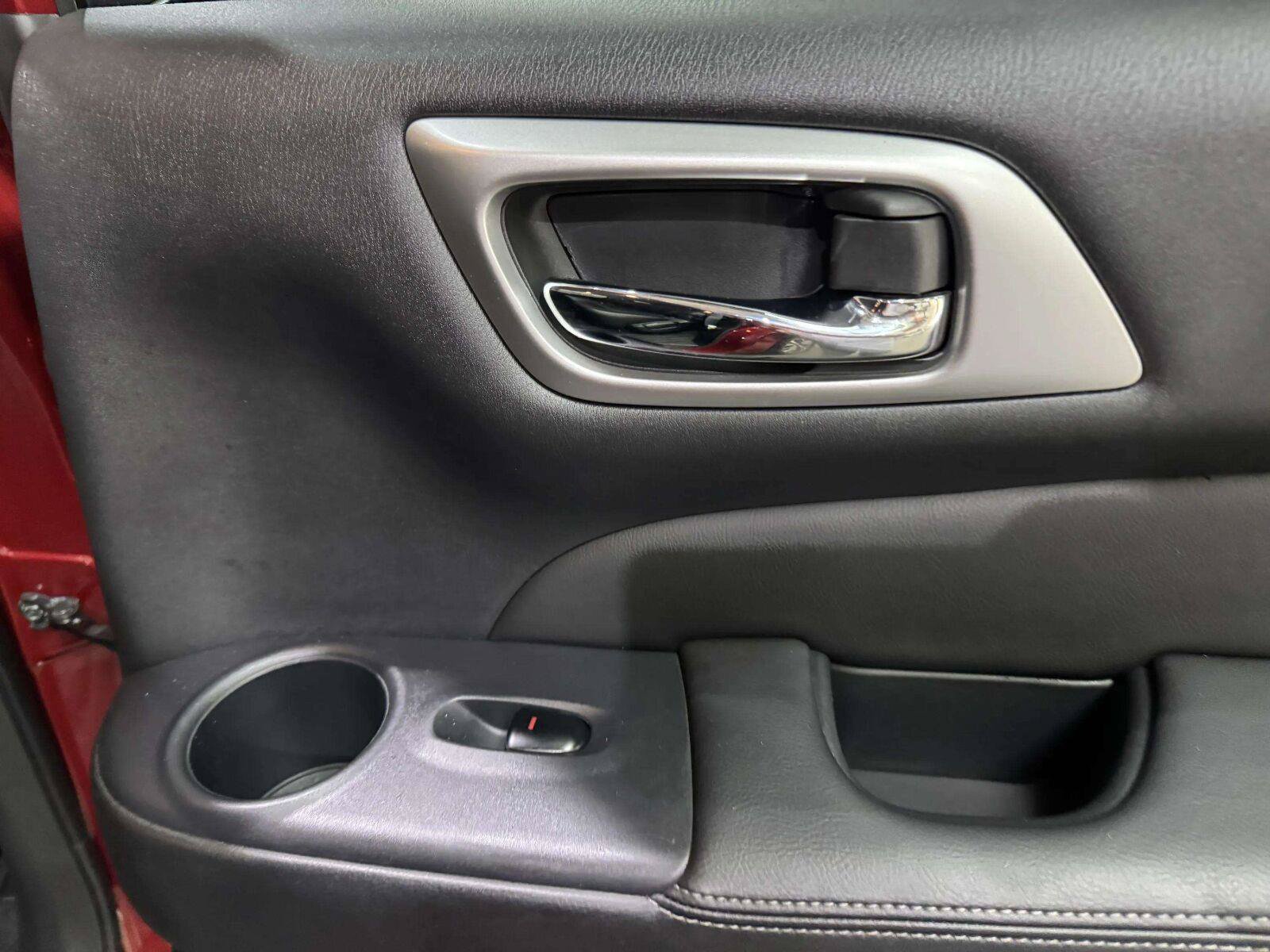 Used 2019 Nissan Pathfinder SL FWD image 49