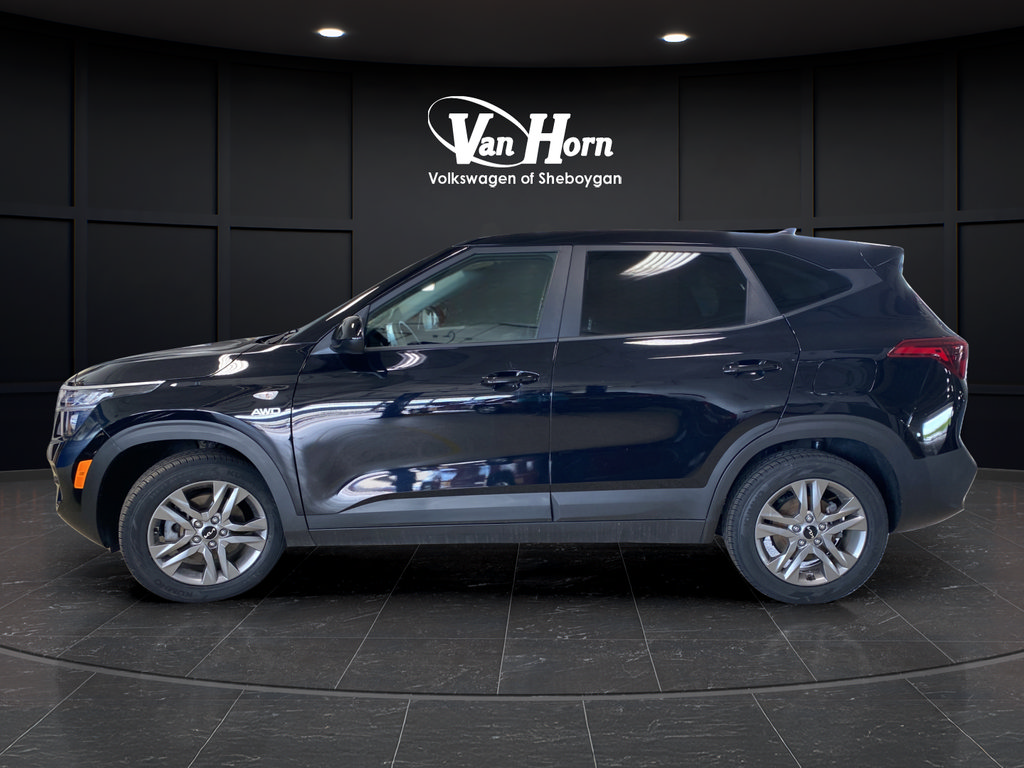 Used 2023 Kia Seltos LX AWD/4WD image 4