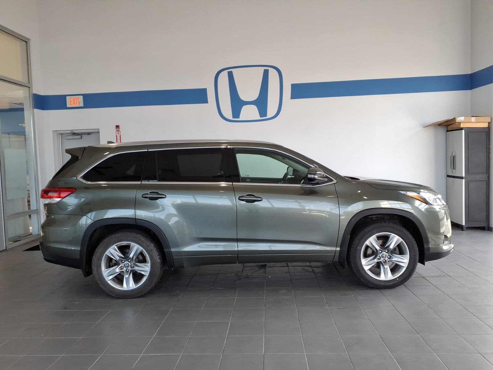 Used 2019 Toyota Highlander Limited image 4