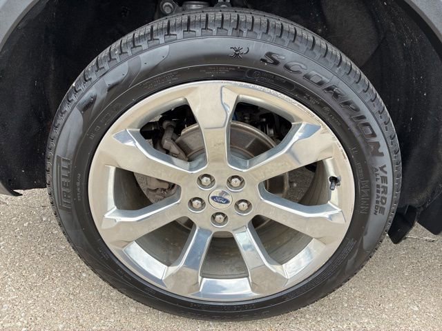 Used 2020 Ford Explorer Platinum w/ Premium Technology Package AWD/4WD image 12