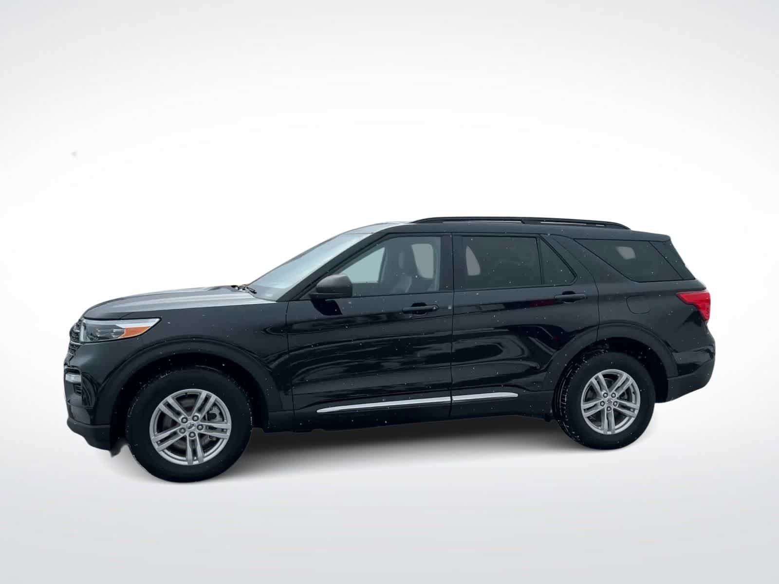Certified 2023 Ford Explorer XLT w/ Equipment Group 202A image 5