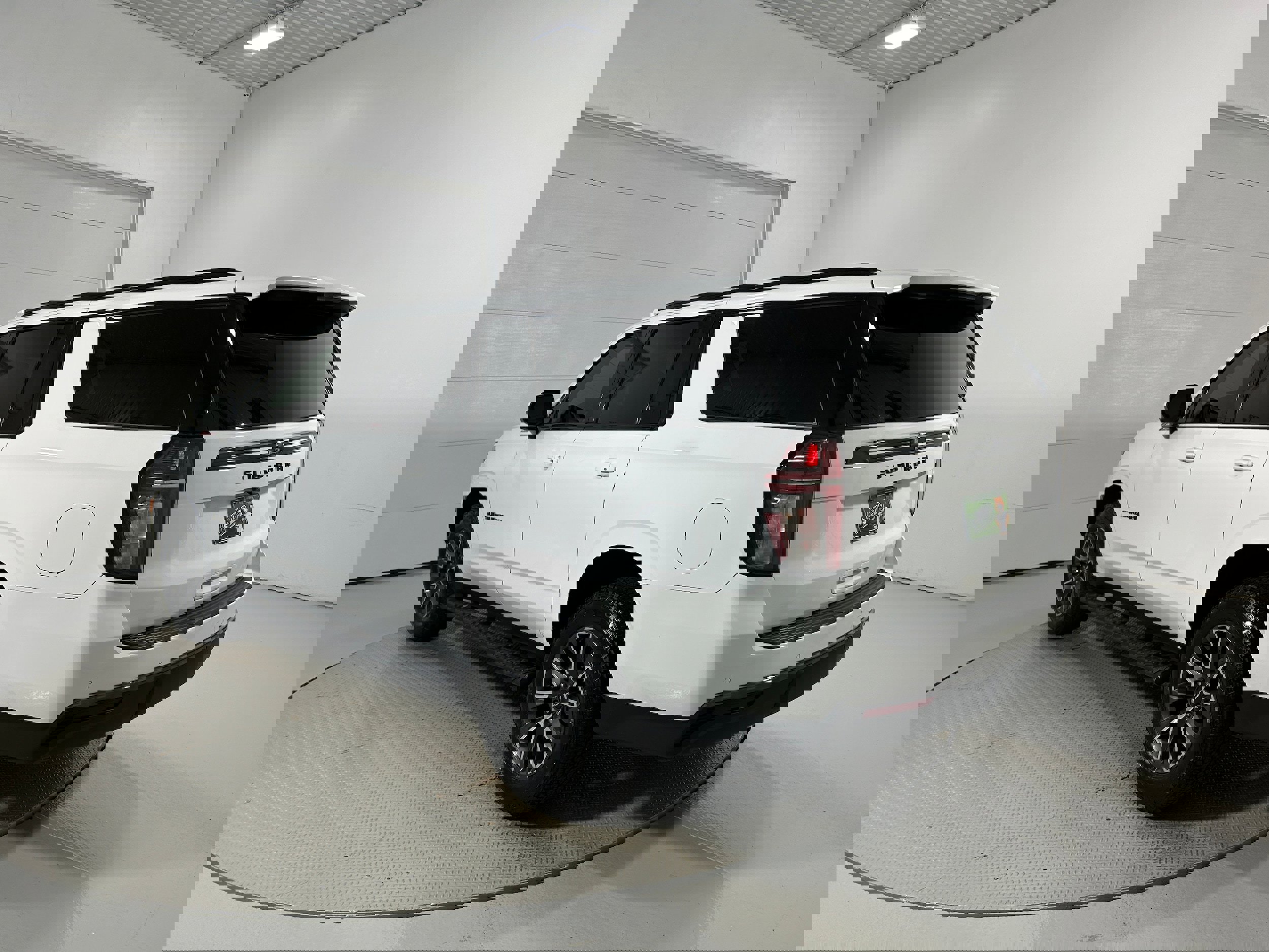 Used 2021 Chevrolet Suburban Z71 AWD/4WD image 23