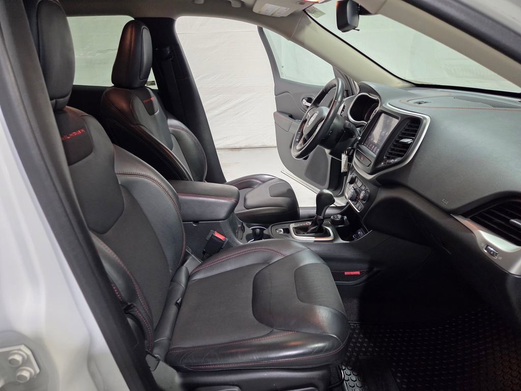 Used 2016 Jeep Cherokee Trailhawk w/ Cold Weather Group image 11