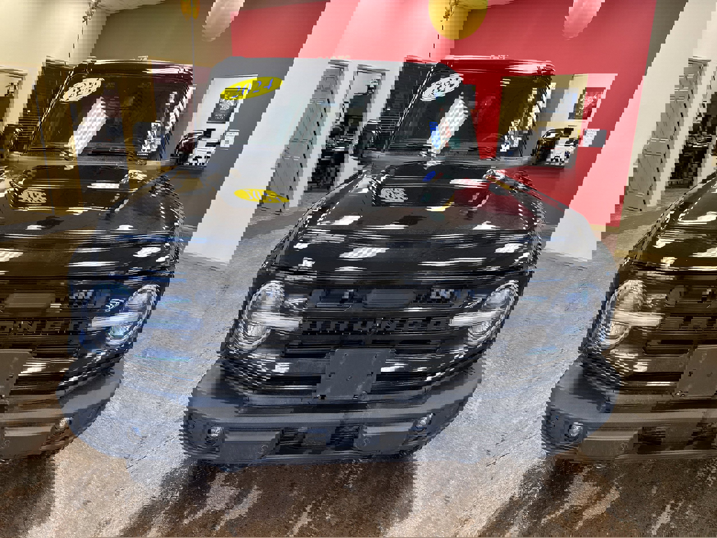 Used 2024 Ford Bronco Outer Banks image 2