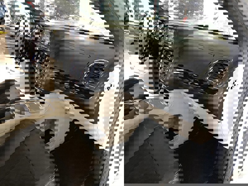 Used 2020 Dodge Grand Caravan SXT image 18