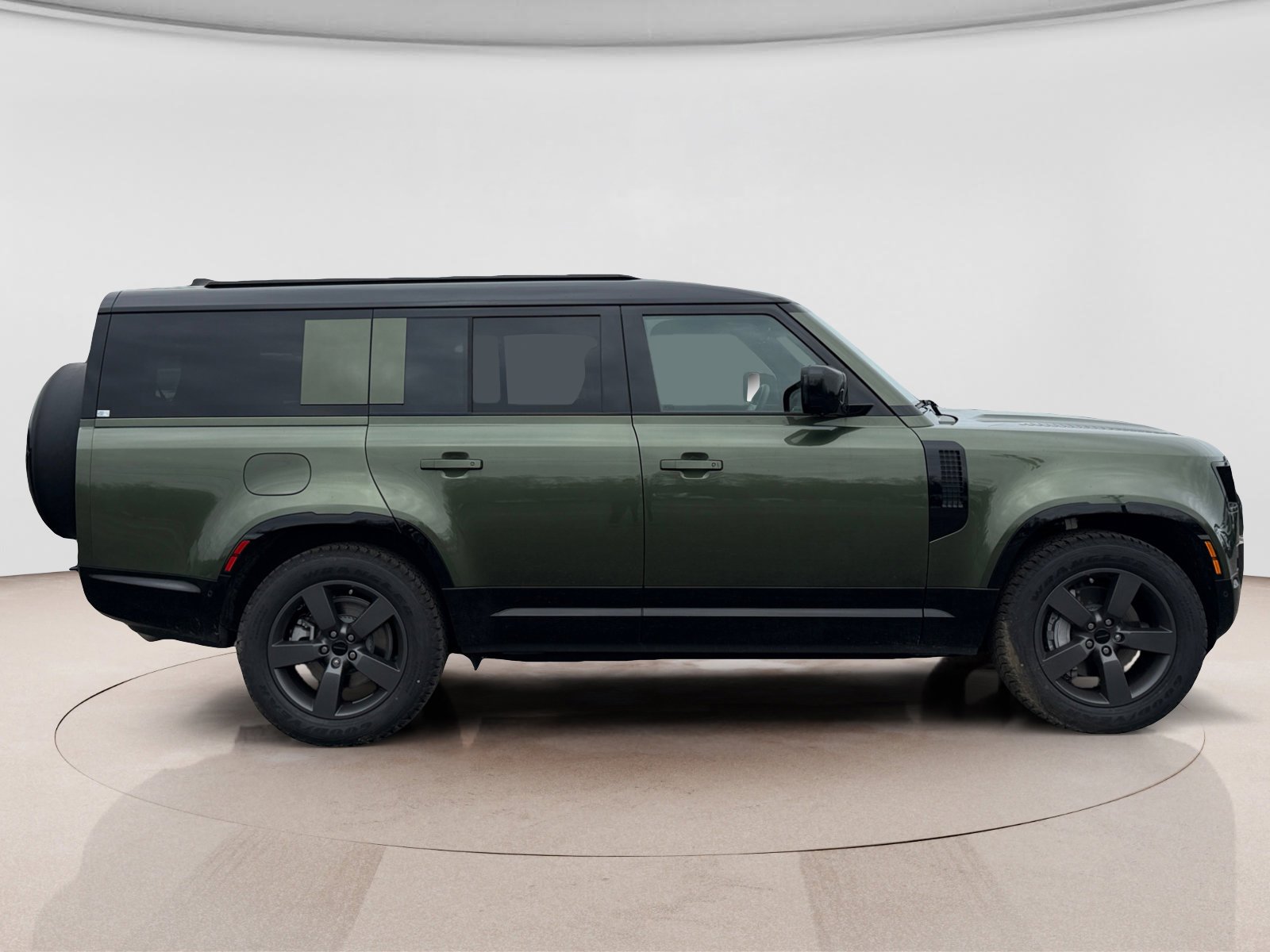 New 2026 Land Rover Defender 130 X-Dynamic SE image 6