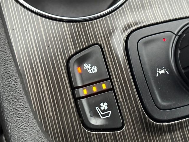 Used 2022 GMC Acadia SLT w/ Technology Package image 18