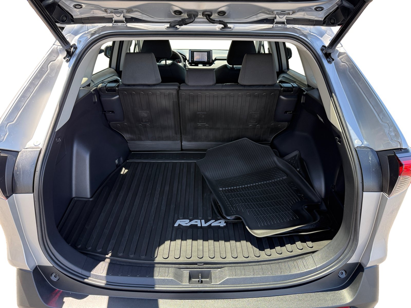 Used 2021 Toyota RAV4 XLE w/ Convenience Package FWD image 17