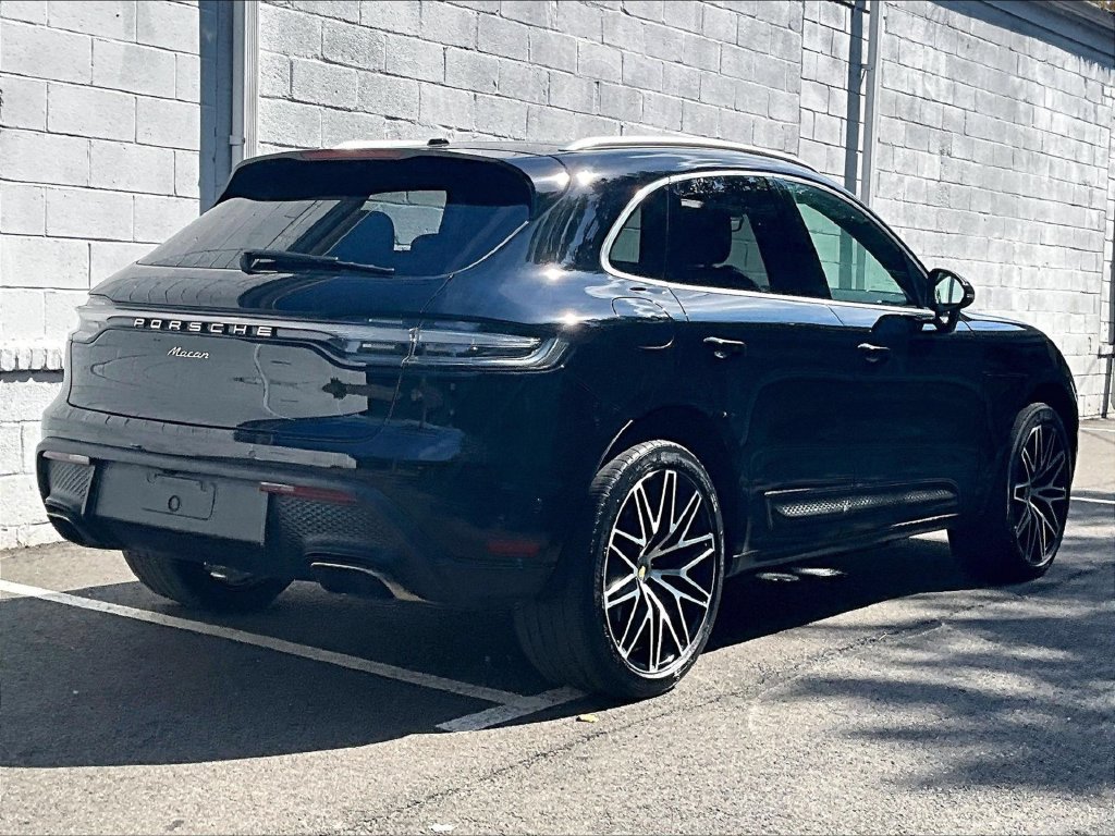Certified 2023 Porsche Macan AWD/4WD image 17