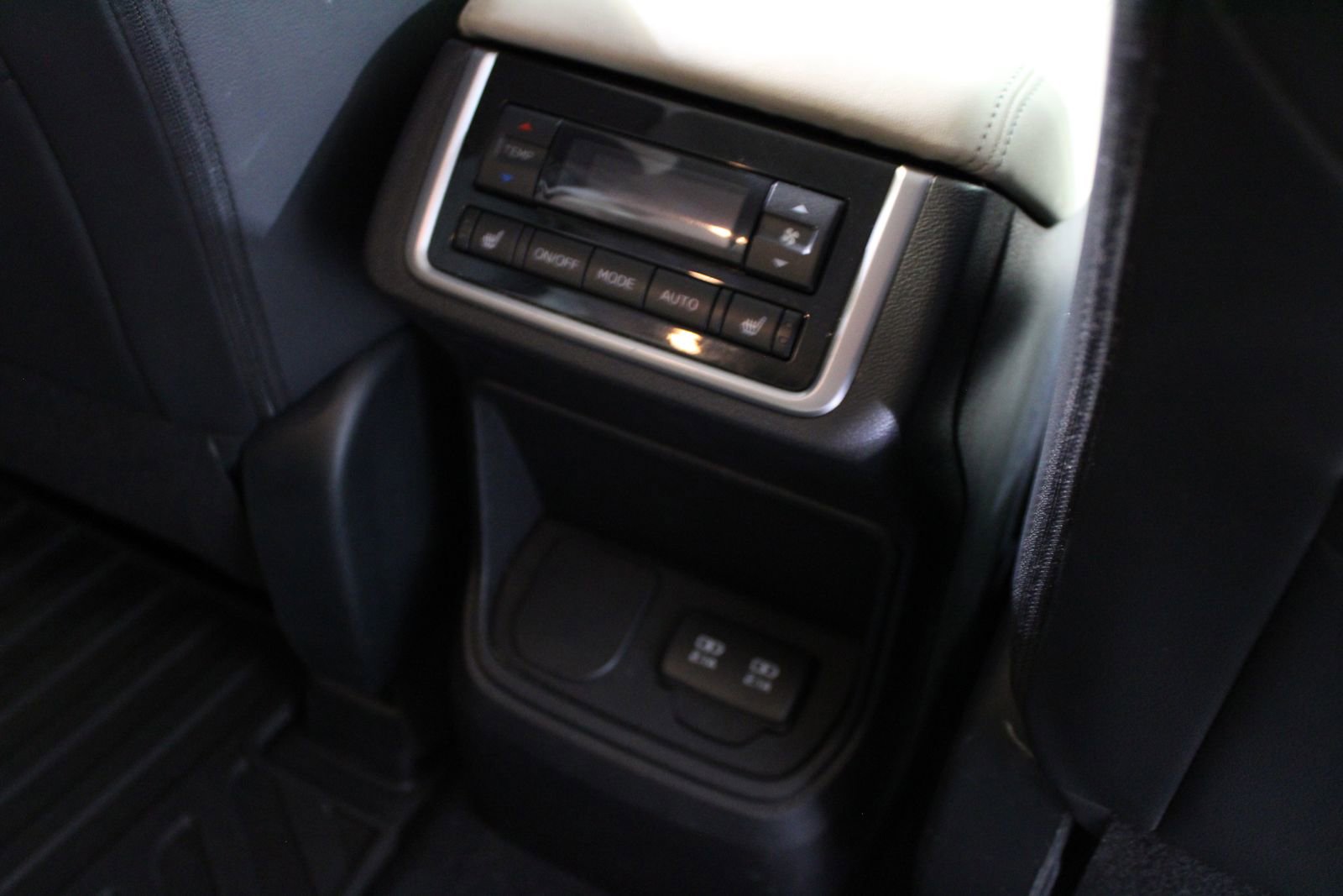 Used 2020 Subaru Ascent Limited w/ Popular Package #3 image 20