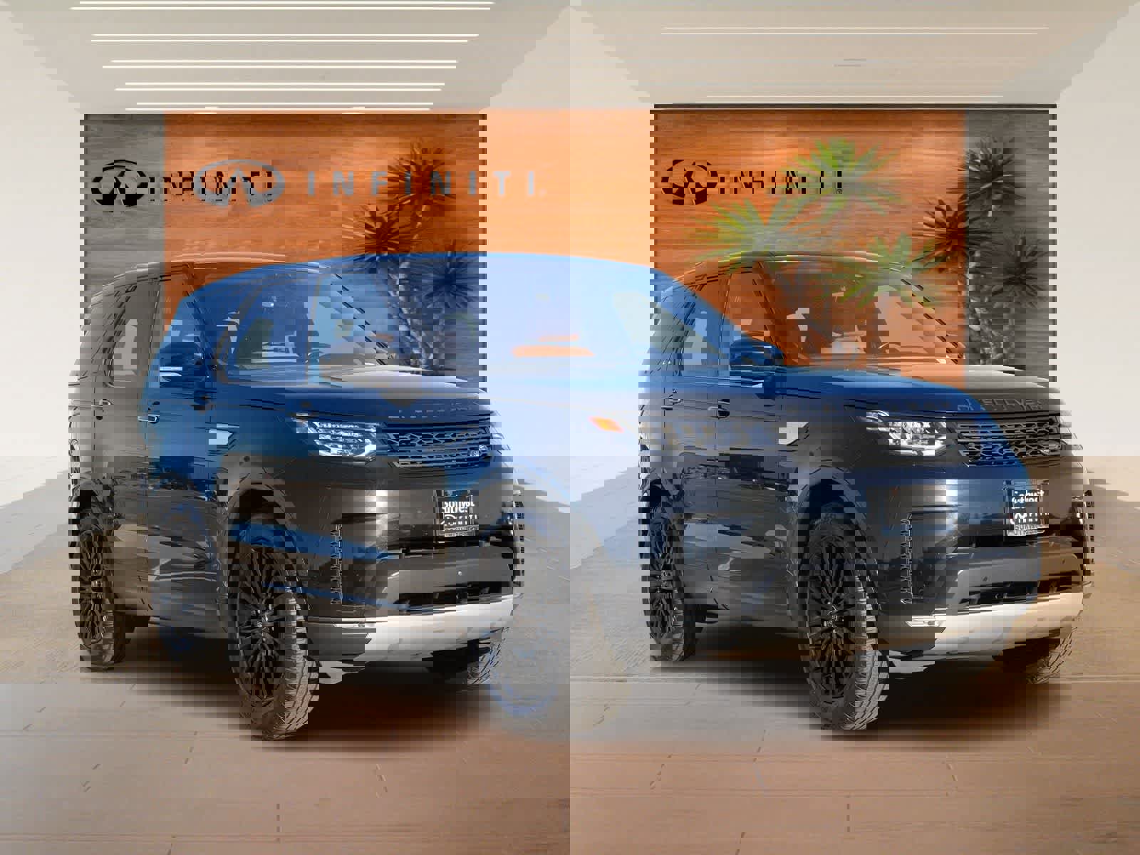 Used 2017 Land Rover Discovery HSE Luxury image 3