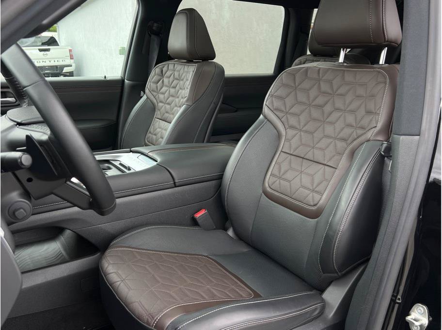 Used 2025 Nissan Armada Platinum AWD/4WD image 8