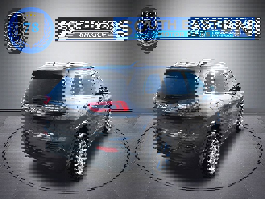 Used 2017 Jeep Cherokee Latitude w/ True North Edition image 5