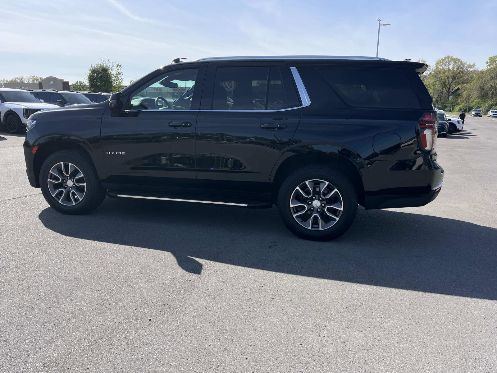 Used 2022 Chevrolet Tahoe LT w/ Luxury Package AWD/4WD image 6