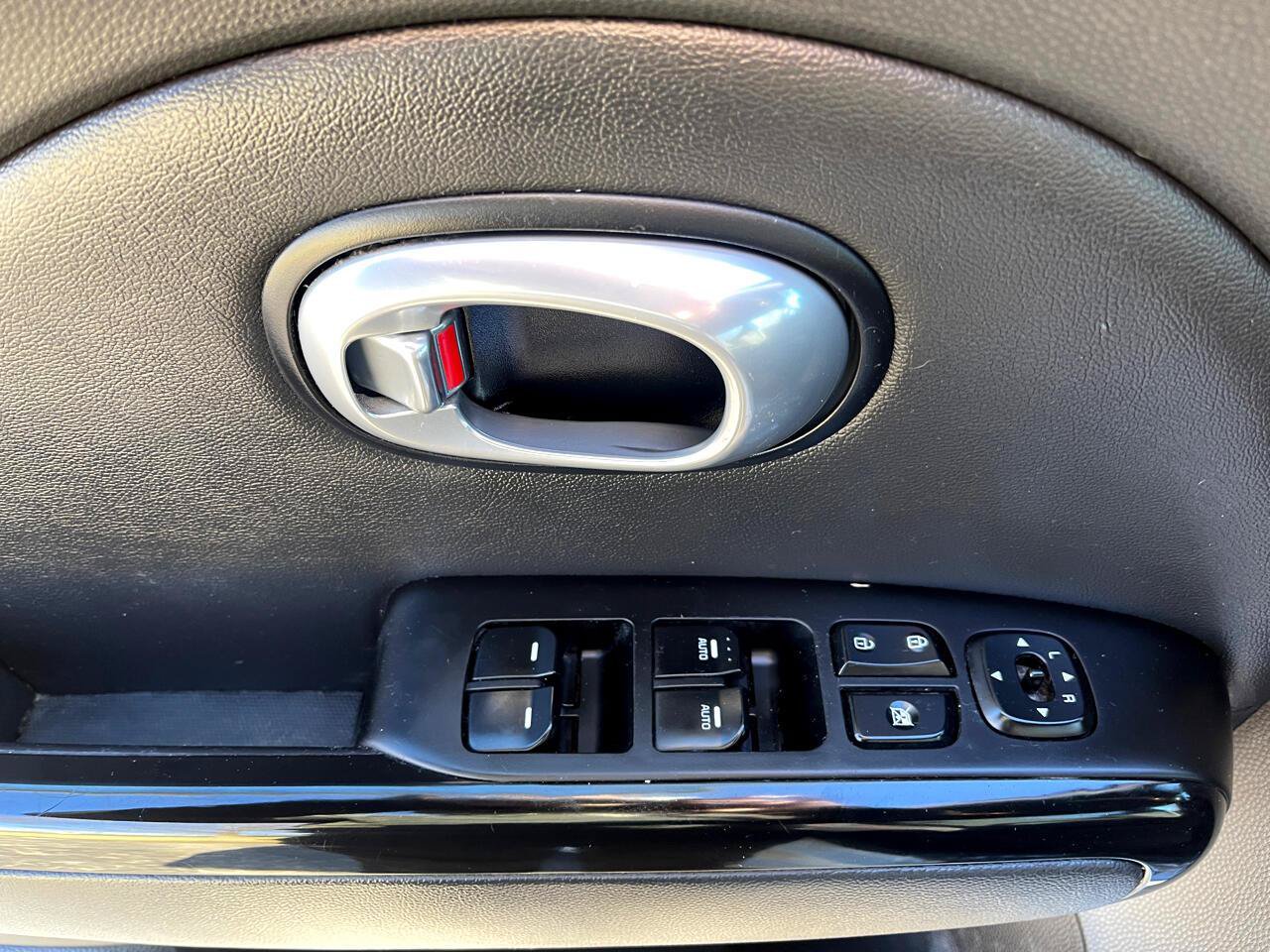 Used 2016 Kia Soul + w/ Soulful Package FWD image 31
