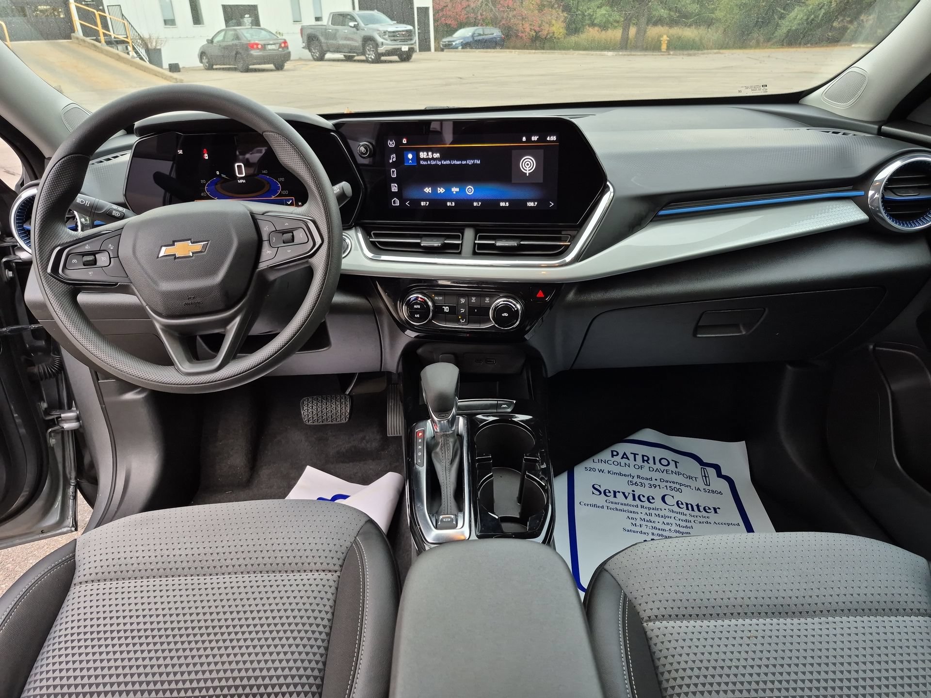 Used 2025 Chevrolet Trax LT FWD image 20