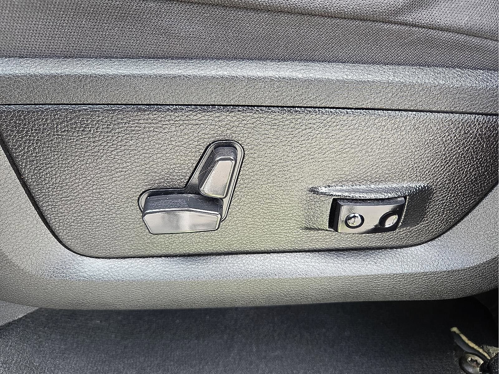 Used 2023 RAM 1500 Classic SLT w/ Trailer & Traction Group image 15