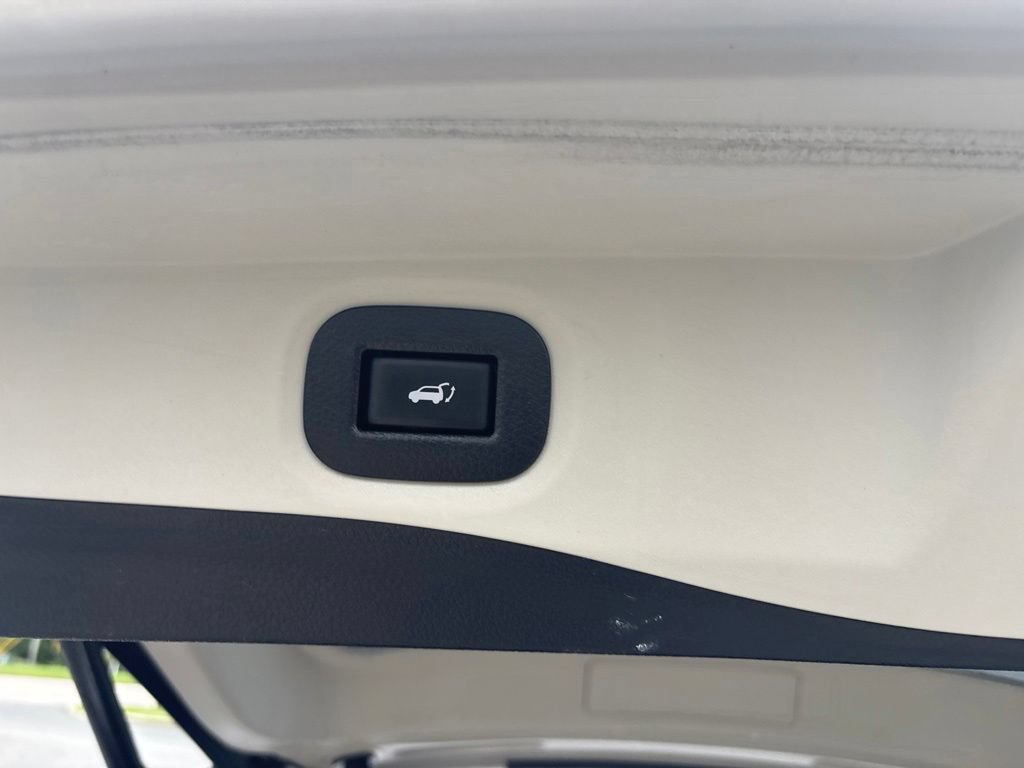 Used 2018 Nissan Rogue SV w/ Sun & Sound Touring Package AWD/4WD image 29