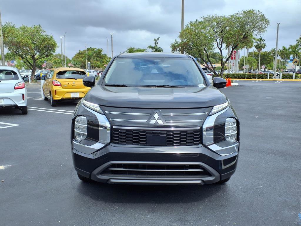 New 2025 Mitsubishi Outlander ES image 7