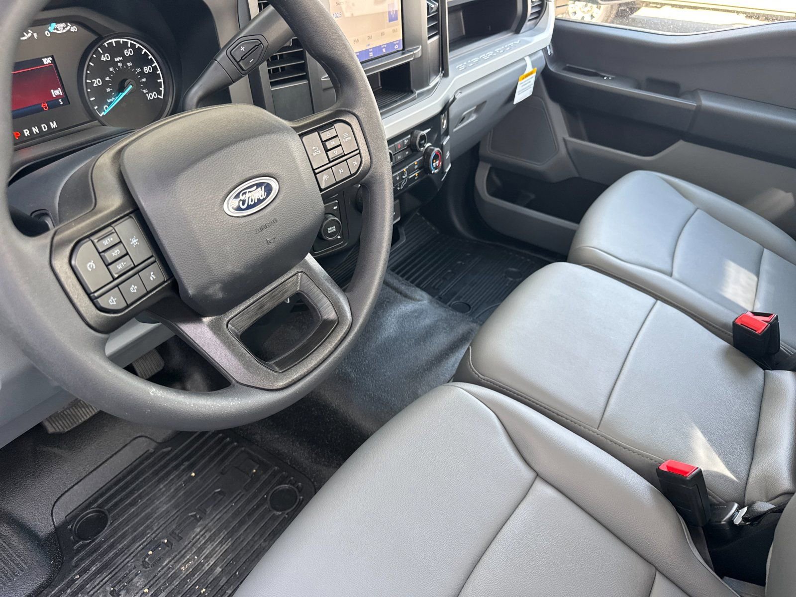 New 2025 Ford F550 4x4 Regular Cab Super Duty image 9