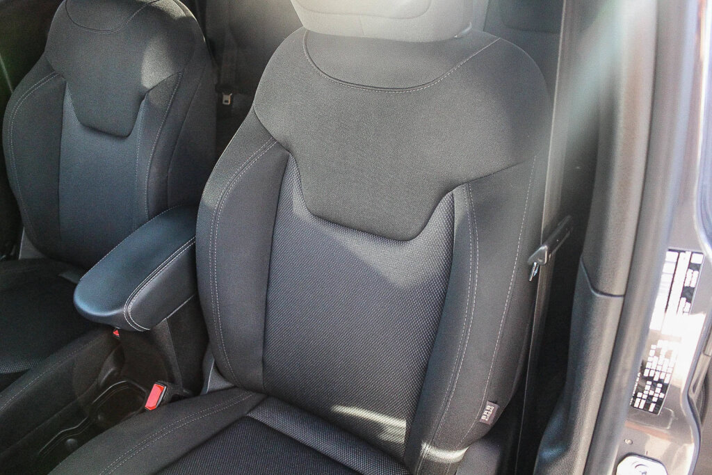 Used 2023 Jeep Renegade Latitude AWD/4WD image 16