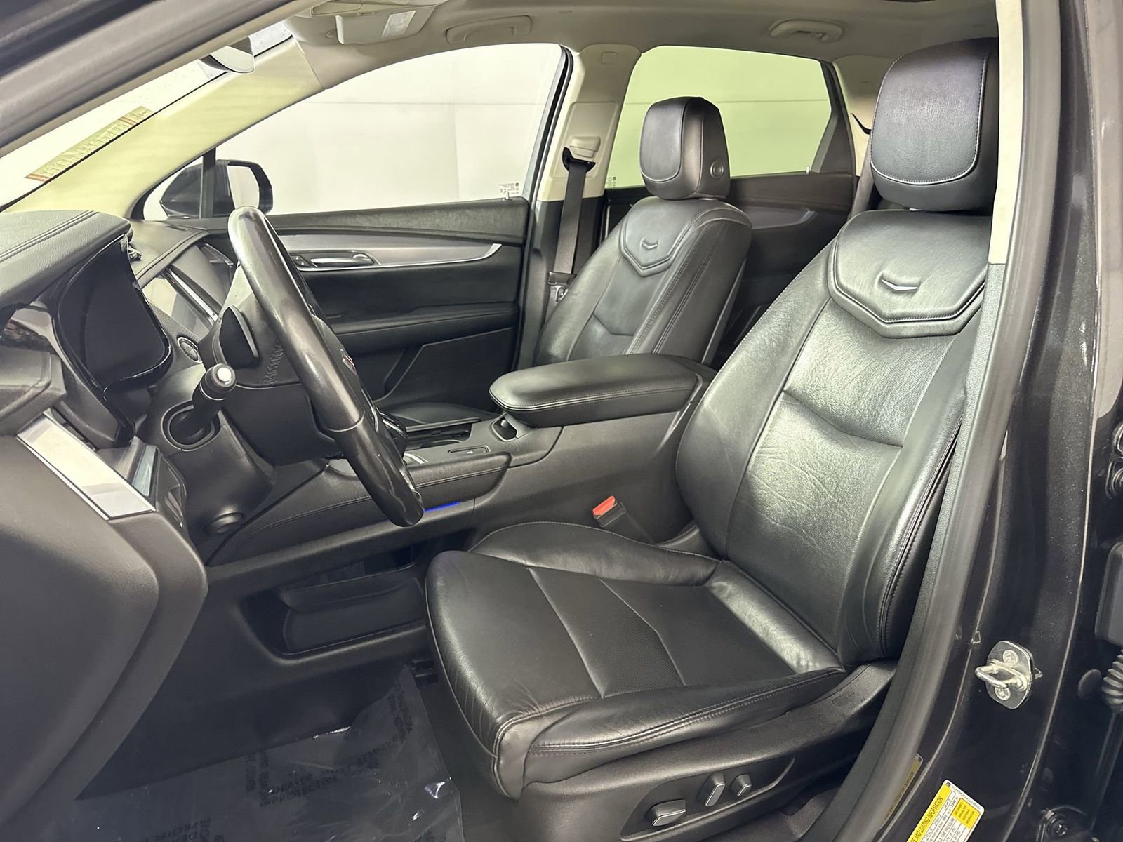 Used 2018 Cadillac XT5 Luxury w/ Driver Awareness Package image 11