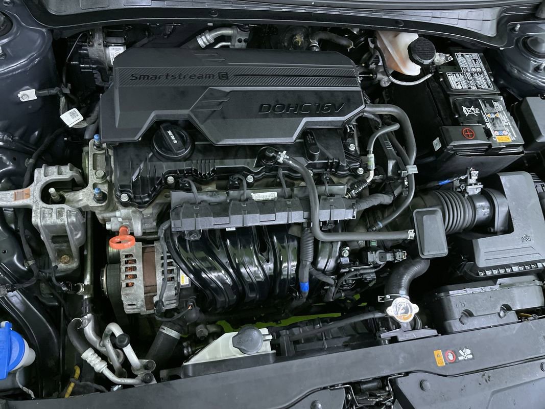 Used 2021 Hyundai Elantra SE image 28