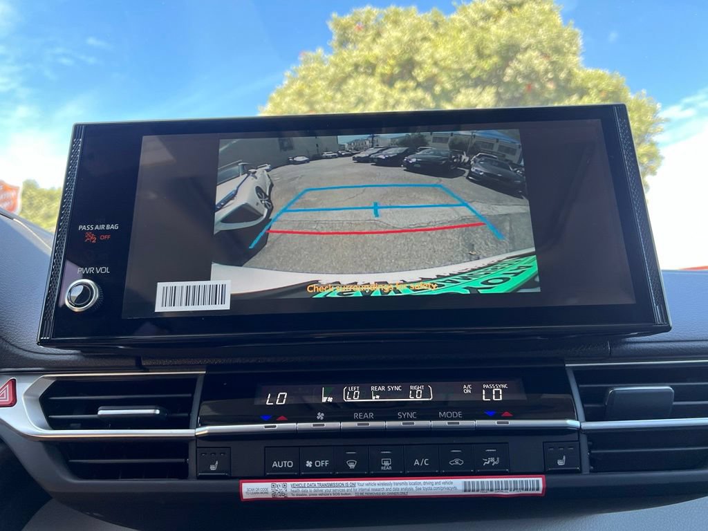Used 2026 Toyota Sienna XLE FWD image 38