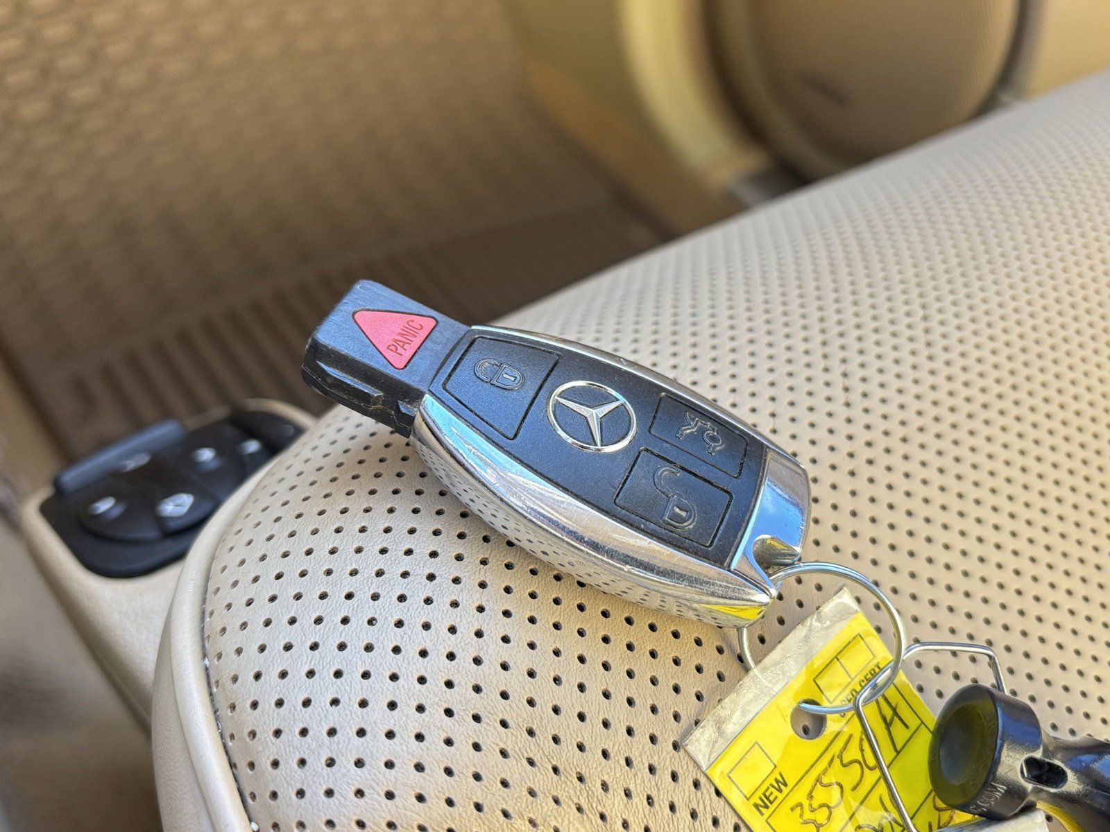 Used 2011 Mercedes-Benz GL 550 4MATIC image 27