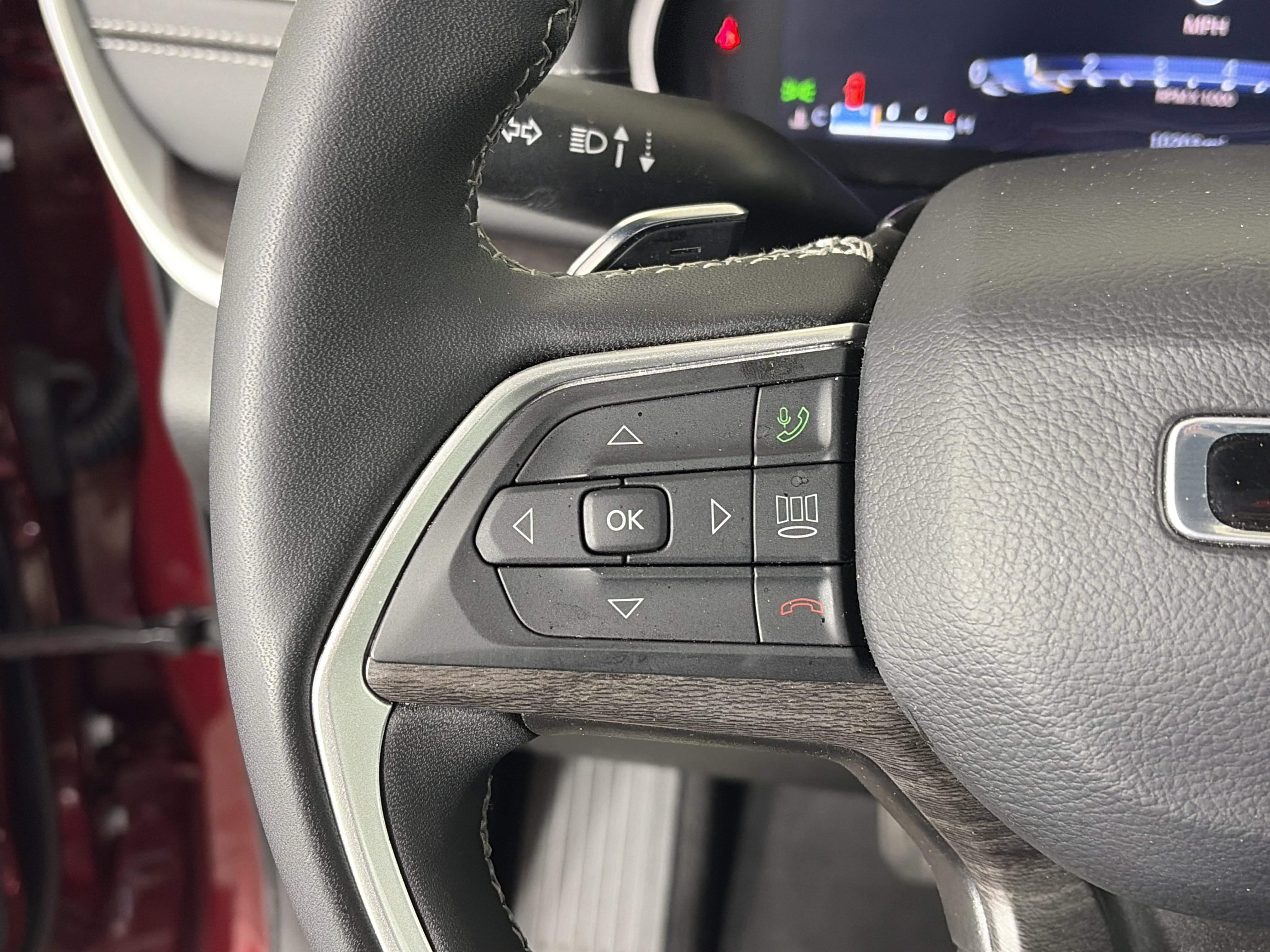 Used 2025 Jeep Grand Cherokee L Limited w/ Black Appearance Package image 32