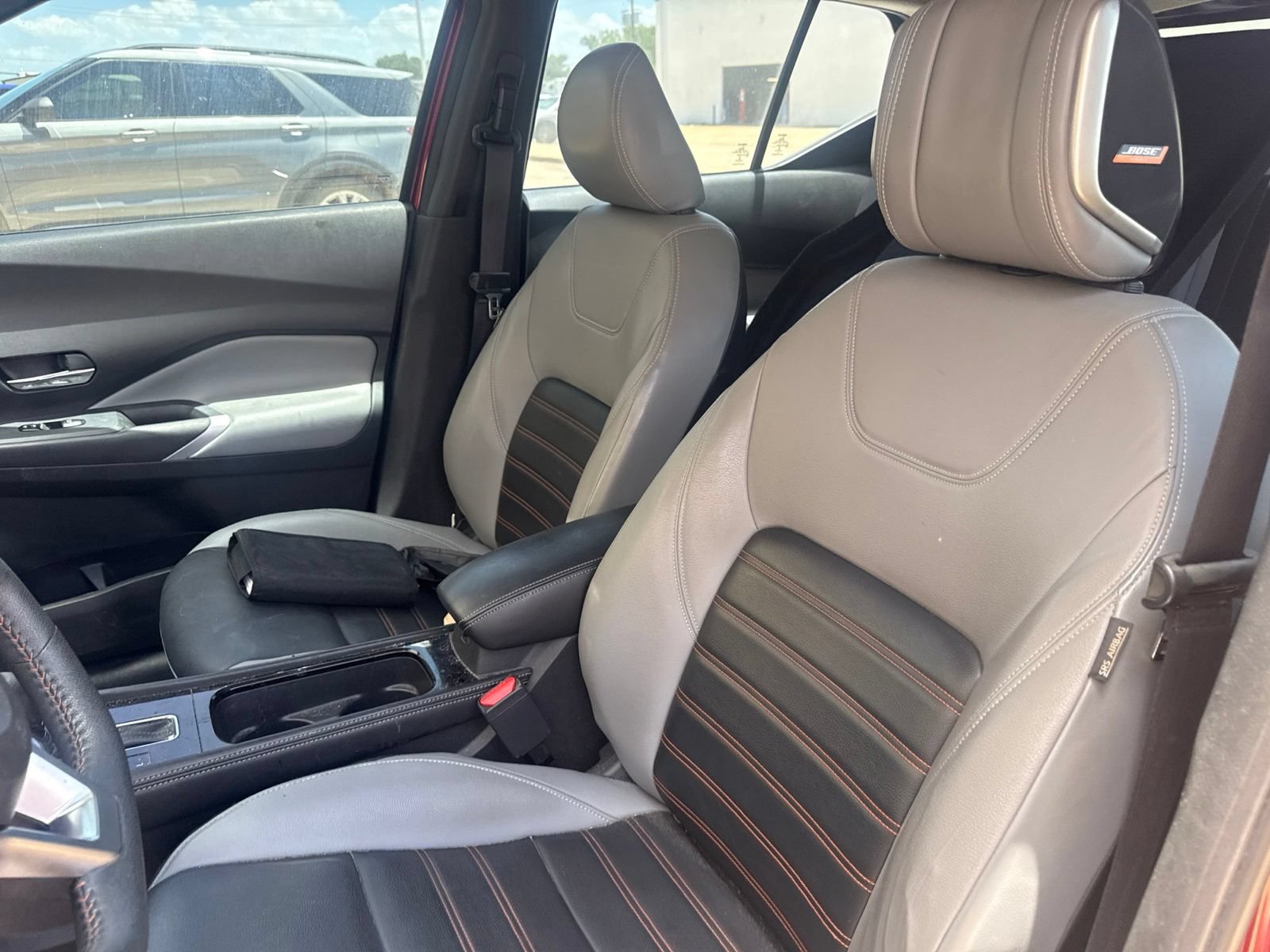 Used 2022 Nissan Kicks SR w/ Premium Package FWD image 9