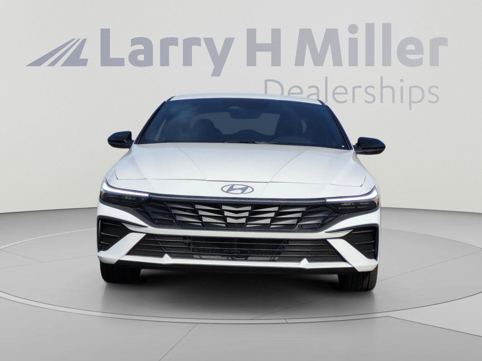 New 2025 Hyundai Elantra SEL FWD image 2