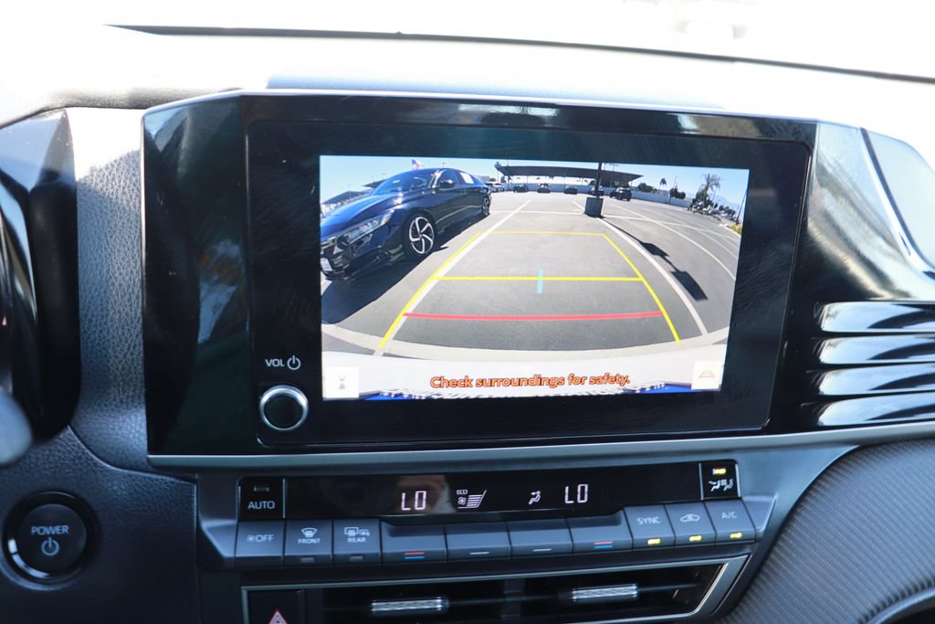 Used 2025 Toyota Camry SE FWD image 29